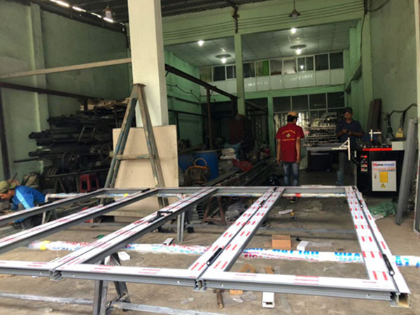 Máy sản xuất cửa nhôm bàn giao tại Bình Tân, HCM