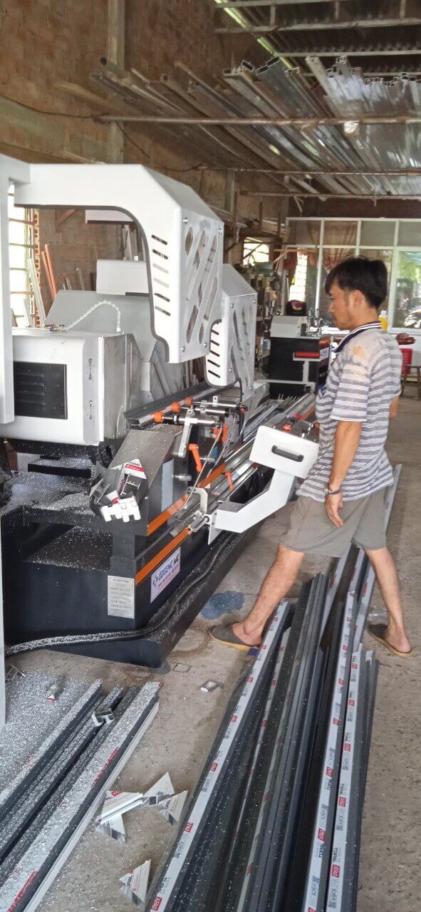 Máy làm cửa nhôm cao cấp lắp đặt tại Chợ Gạo - Tiền Giang