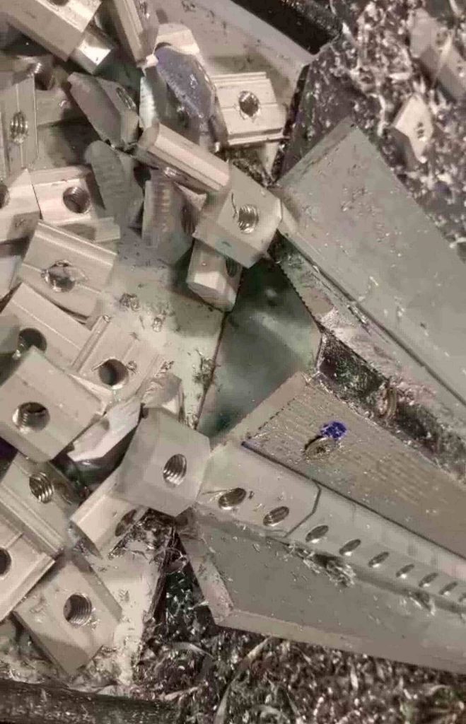 cắt ke lắp pin năng lượng mặt trời