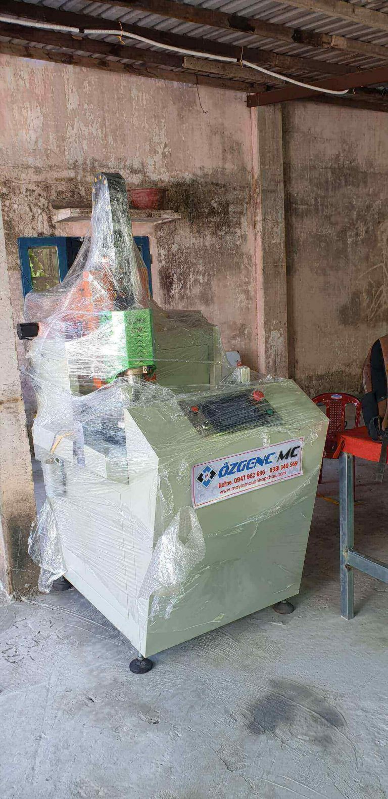 máy khoét khóa cửa nhôm cnc lật 3 mặt