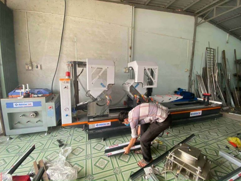 Máy làm cửa nhôm tại Tân An, Long An.