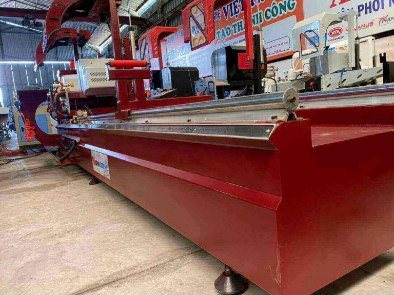 Máy cắt nhôm atech