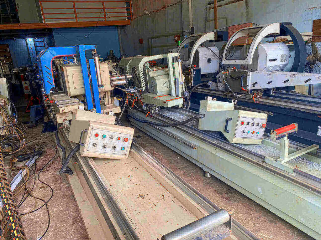 Máy cắt nhôm xingfa cũ giá rẻ