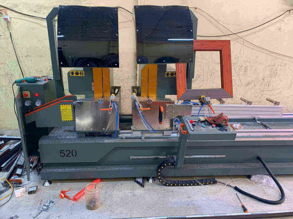 Máy cắt nhôm 2 đầu lưỡi cắt 520 đời mới